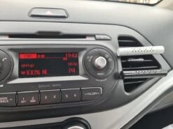 Autoparfum - Luchtverfrisser Auto - Inclusief 5 Geuren - Luxe Design - ZWART - Hervulbaar - Fris 12 Autoparfum - Luchtverfrisser Auto - Inclusief 5 Geuren - Luxe Design - ZWART - Hervulbaar - Fris -Parfum Korting Winkel 1200x899 2